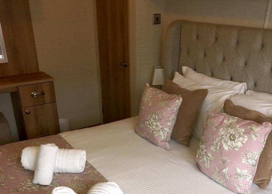 Country Holiday Home Four VIP Platinum