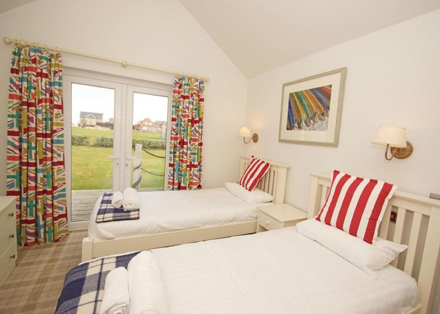 Premium Beach House 2 Pet