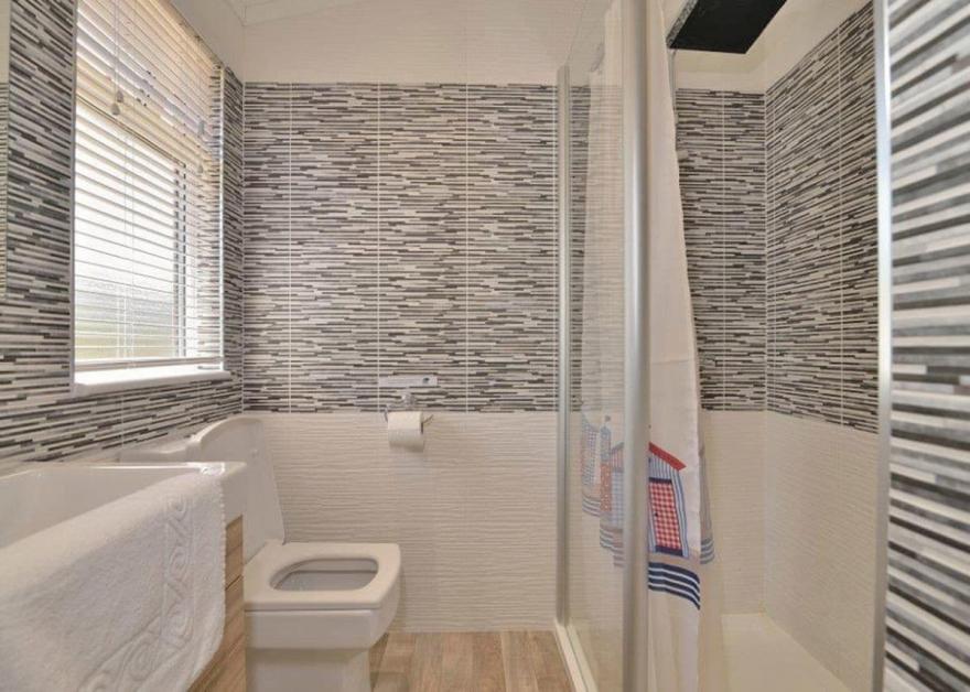 Lakeside Lodge 7 Spa