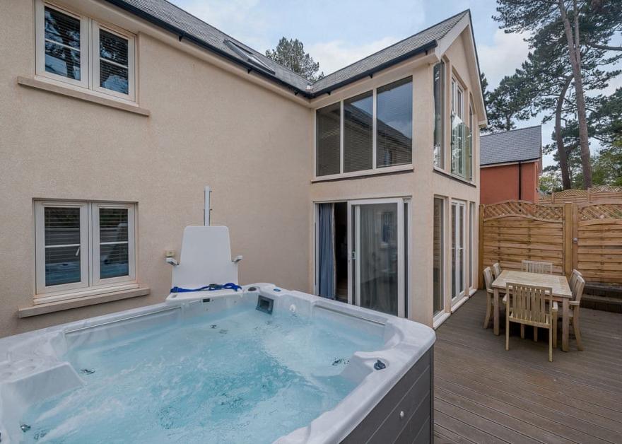 Courtyard Lodge 3 WF Spa