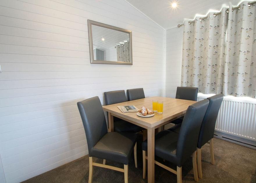 Superior Lodge Plus 4