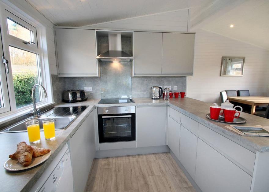 Superior Lodge Plus 4