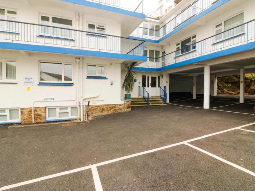 3 Dolphin Court