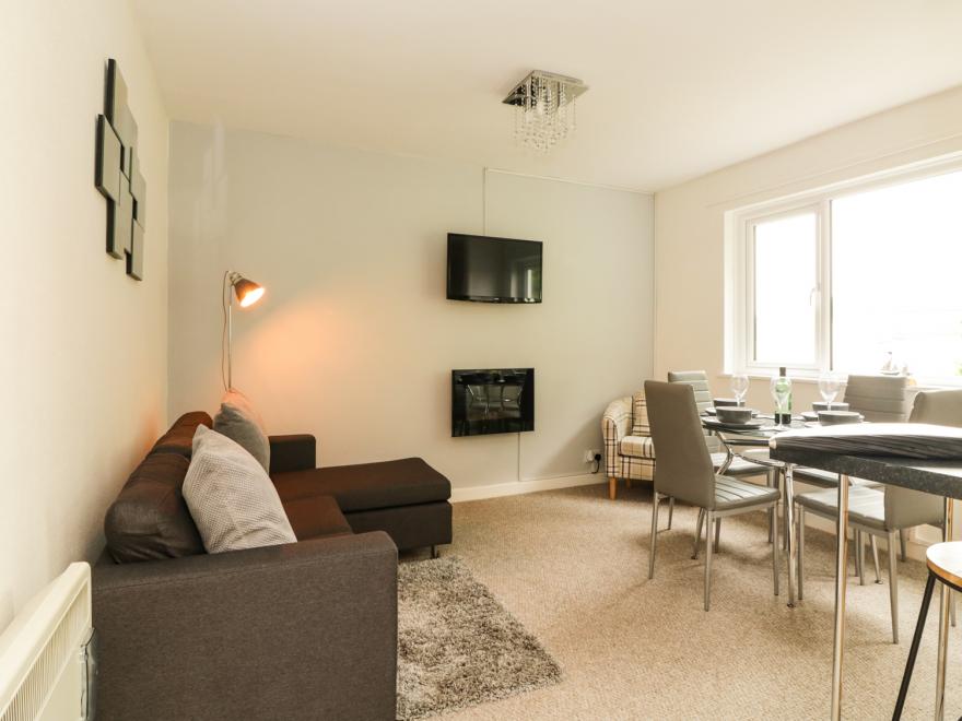 3 Dolphin Court