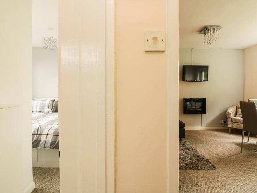 3 Dolphin Court