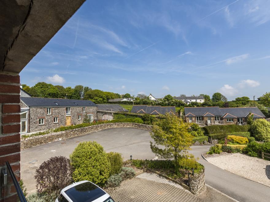 2 New Barn, Hillfield Village