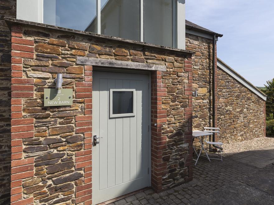 2 New Barn, Hillfield Village