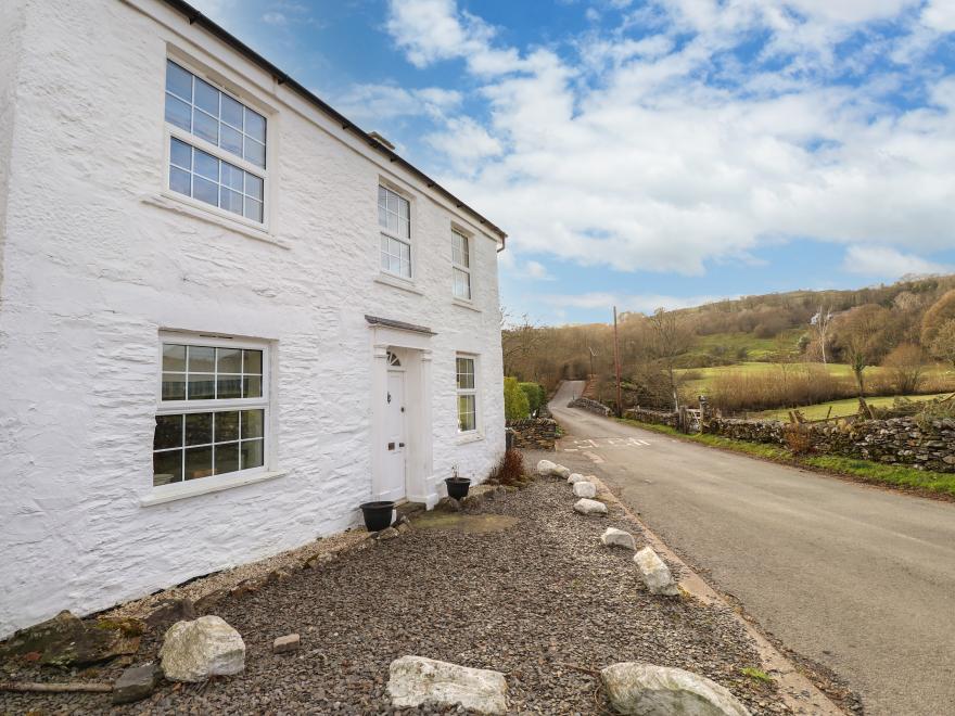 Smithy Cottage at Bowland Bridge