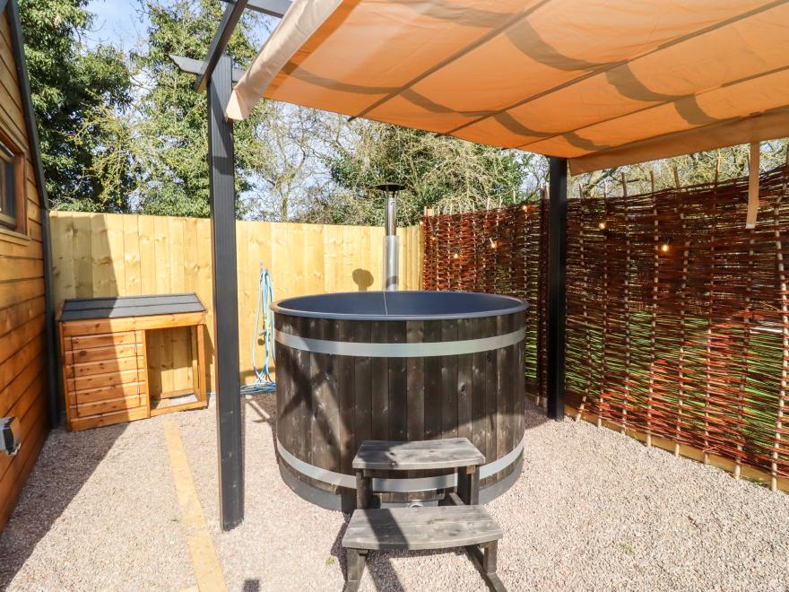 Acorn Lodge At Bridge Lake Farm & Fishery