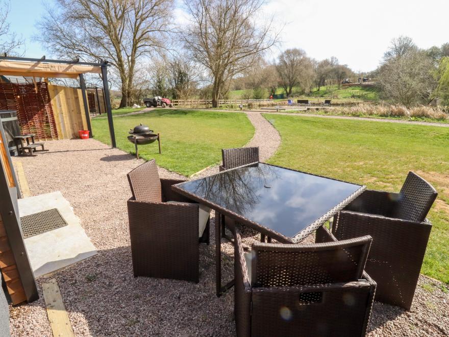 Acorn Lodge At Bridge Lake Farm & Fishery