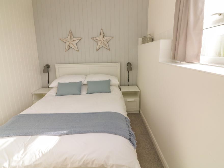 3 Thornlea Mews