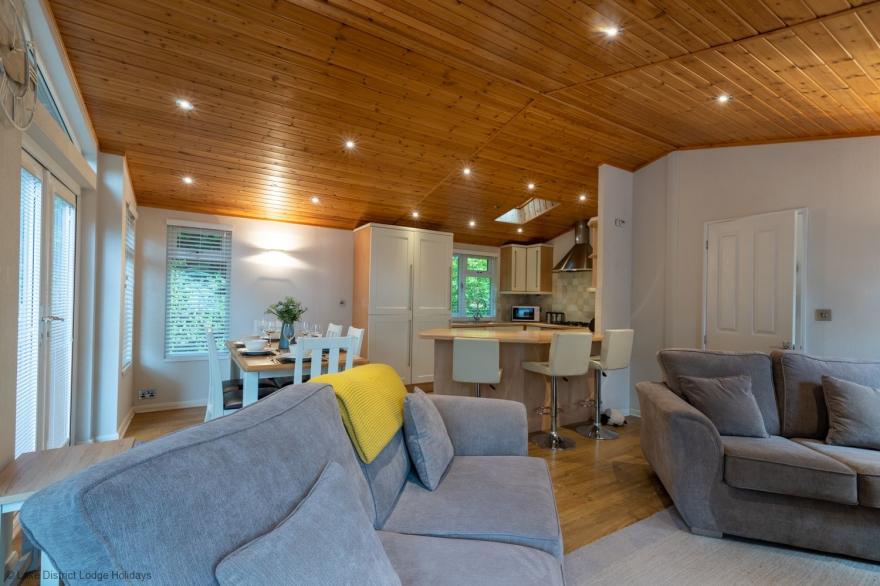 Lakes Lodge
