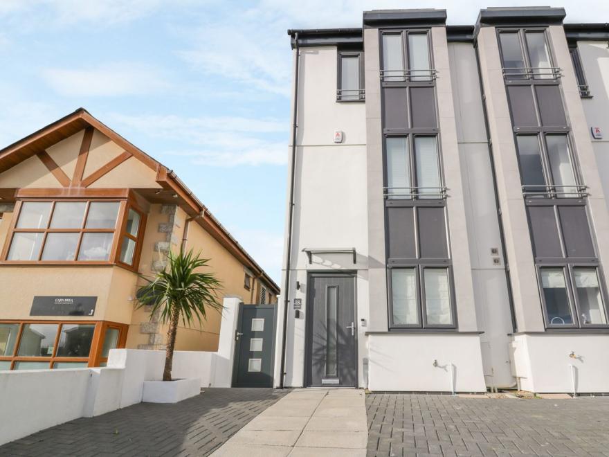 18 Ocean Heights