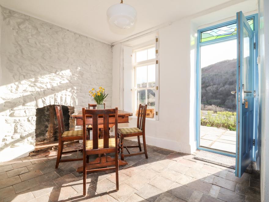 Dolwylan Cottage