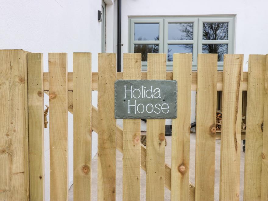 Holida Hoose