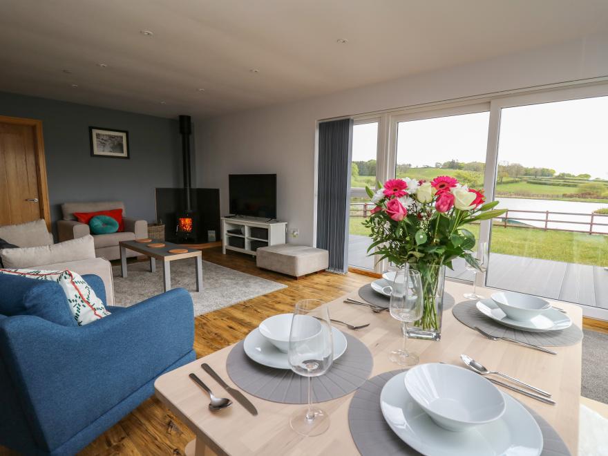 Llyn Cae Ty Nant Fishery Holiday Let