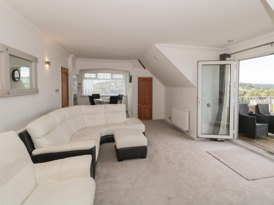 Flat 3 Channel View