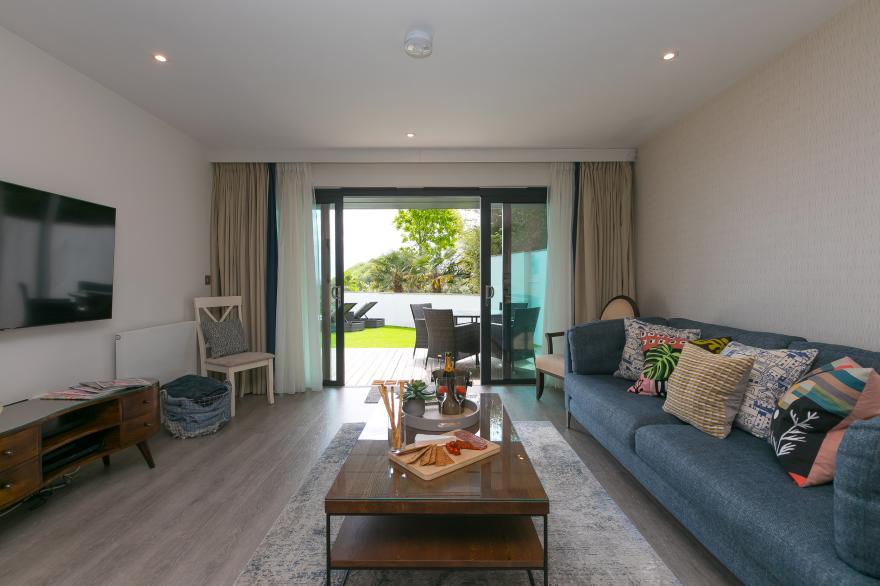 Peninsula Apartment 2