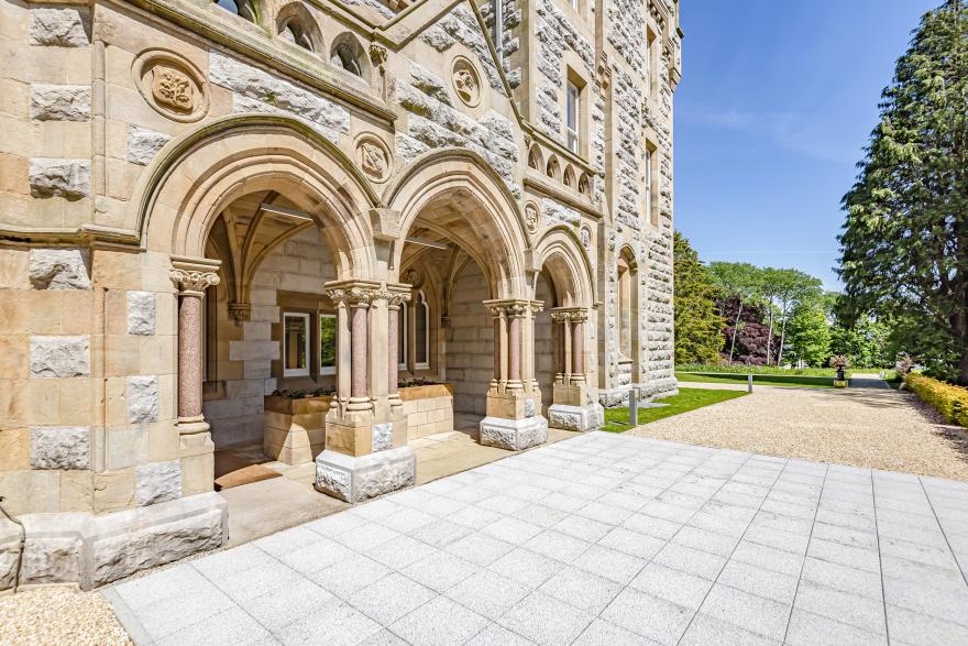 The Florence Suite Stone Cross Mansion