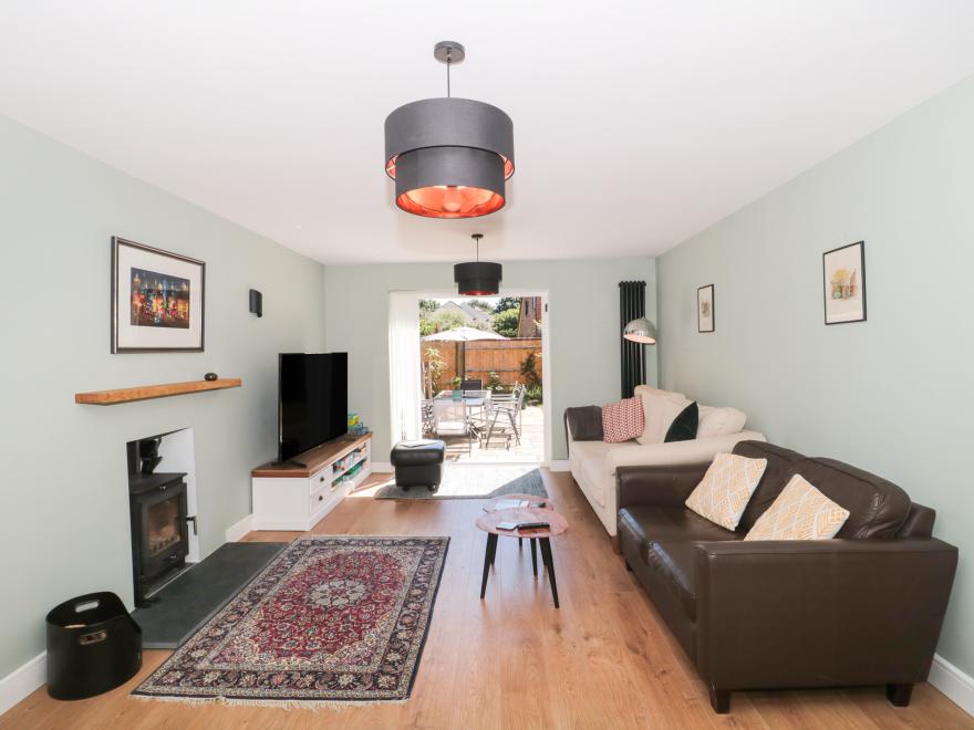 1 Charlotte Close