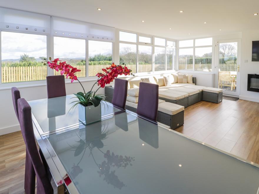 Top Of The Lane Luxury Holiday Apartment