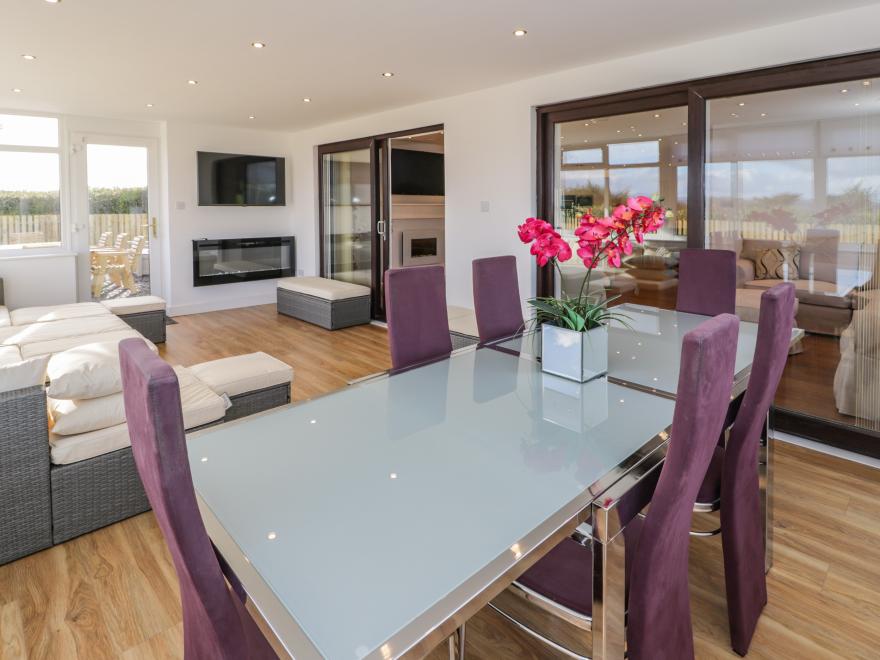 Top Of The Lane Luxury Holiday Apartment