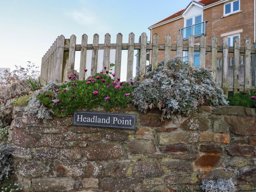 9 Headland Point