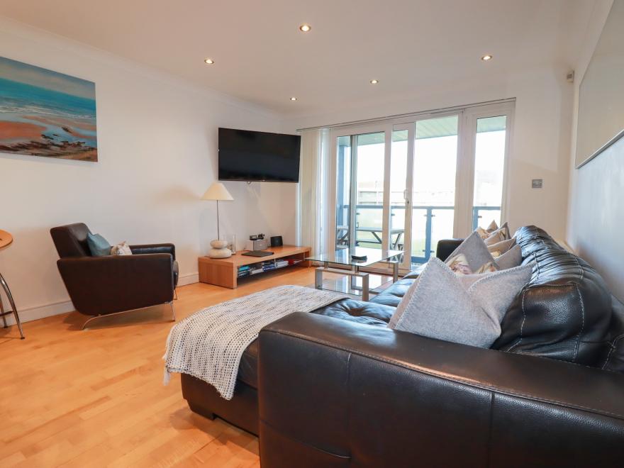 9 Headland Point