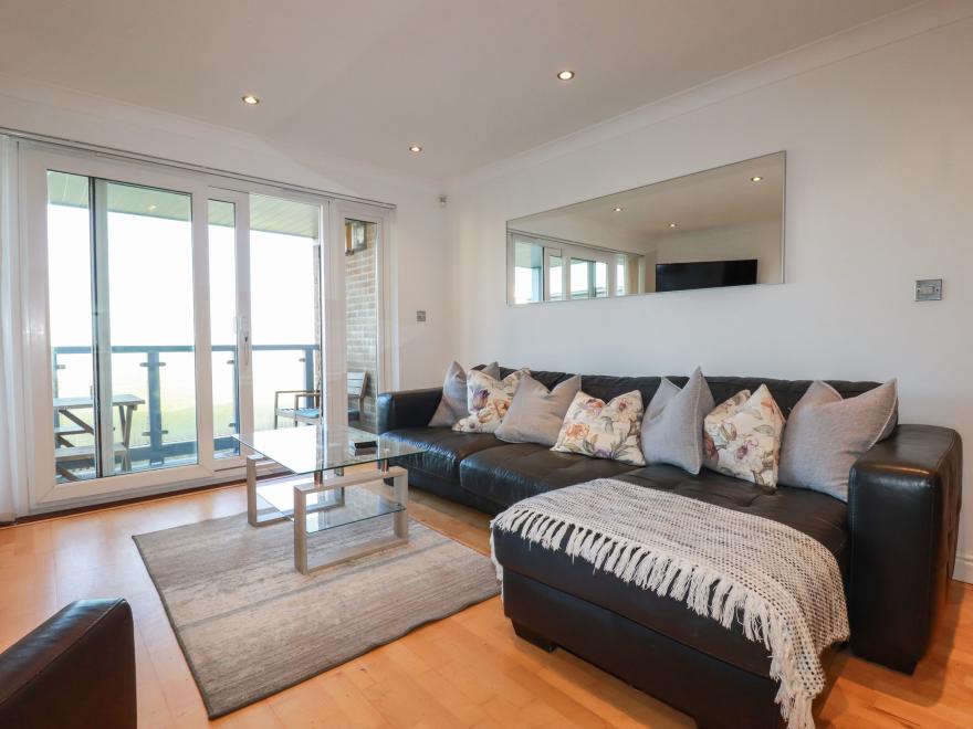 9 Headland Point