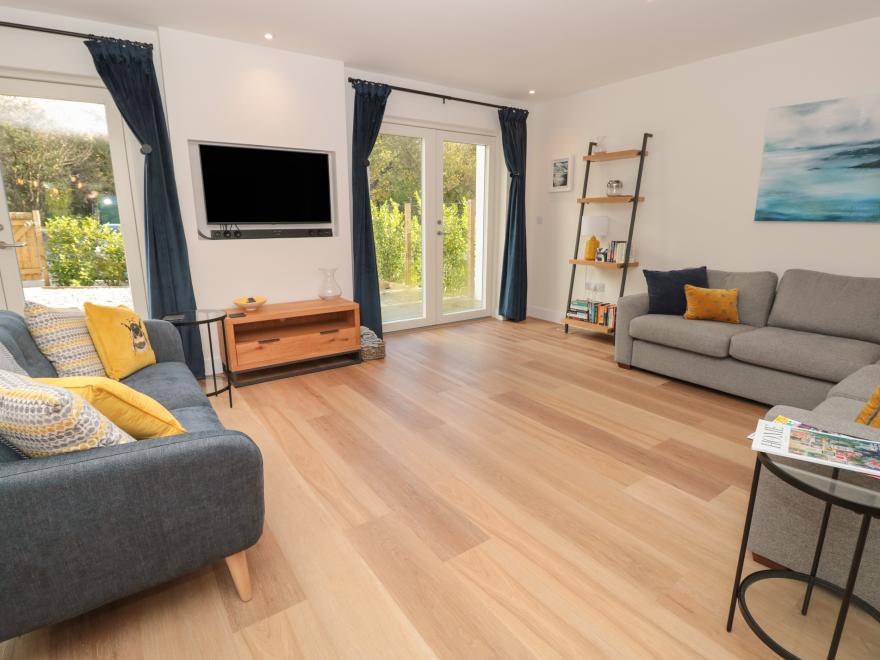 4 Court Terrace, Hillfield Village