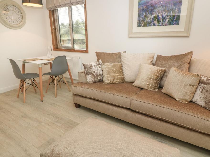 12 Meadow Retreat