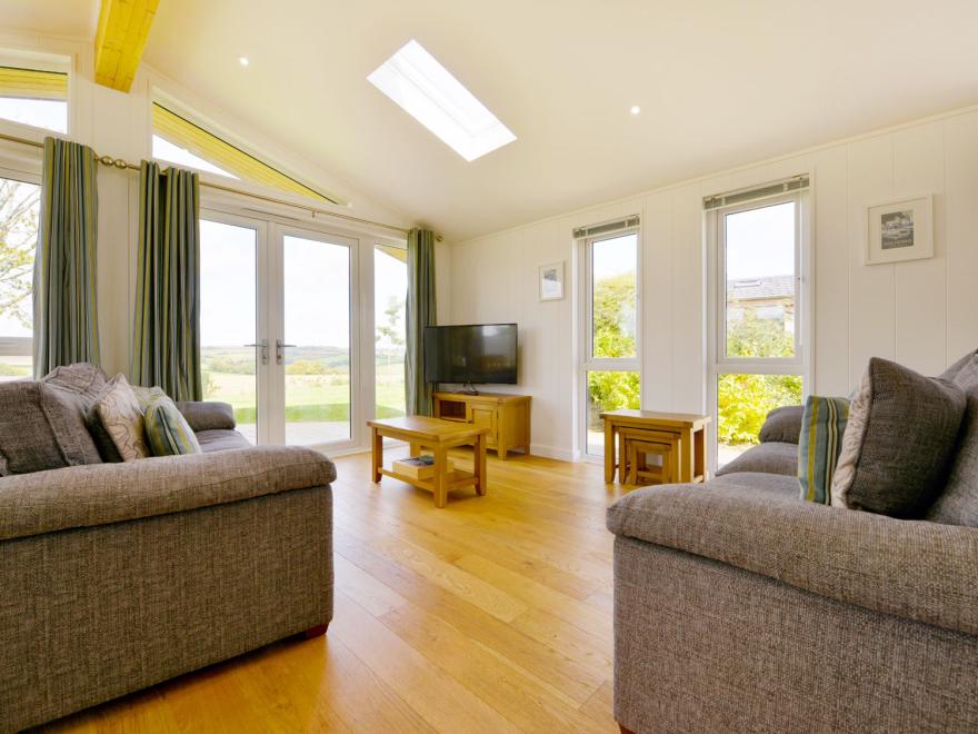 4 Horizon View