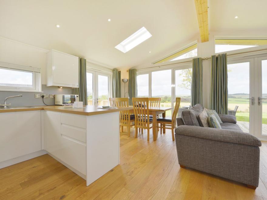 4 Horizon View