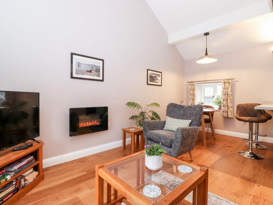Low Ashmead Cottage