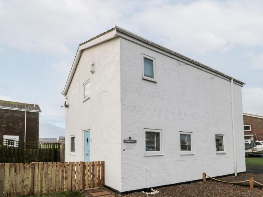 22 Longstone Park