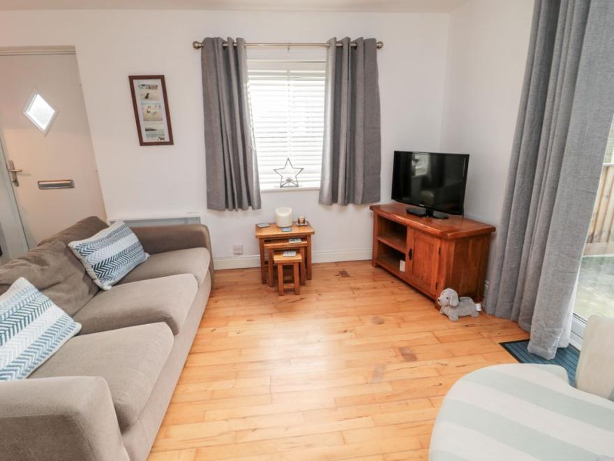 22 Longstone Park
