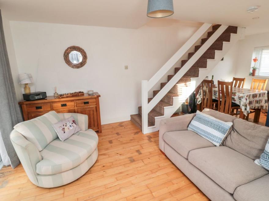 22 Longstone Park