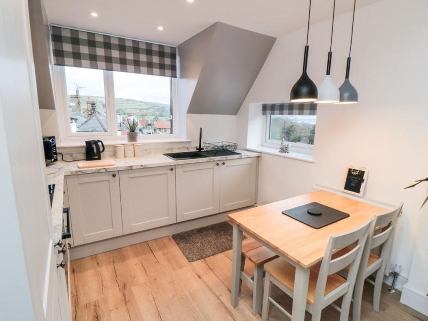 4 Maypole Green