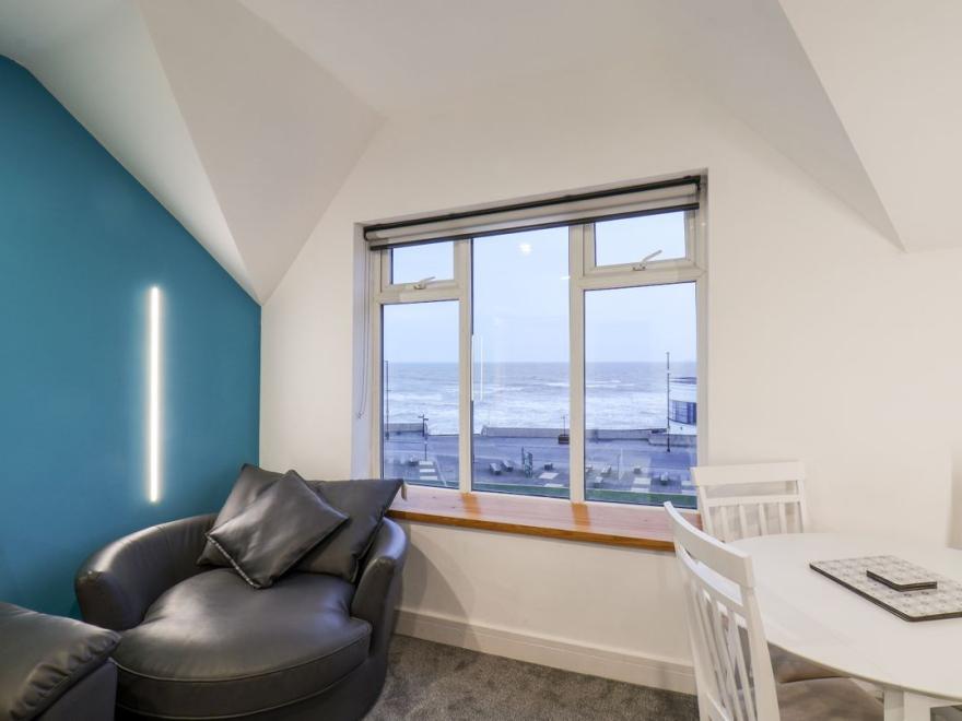 Frankie’s Seaview 5