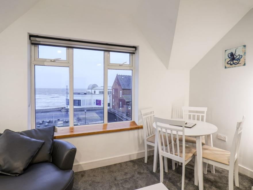 Frankie’s Seaview 5