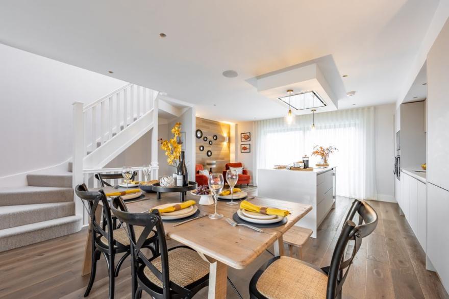Porth Beach Villa