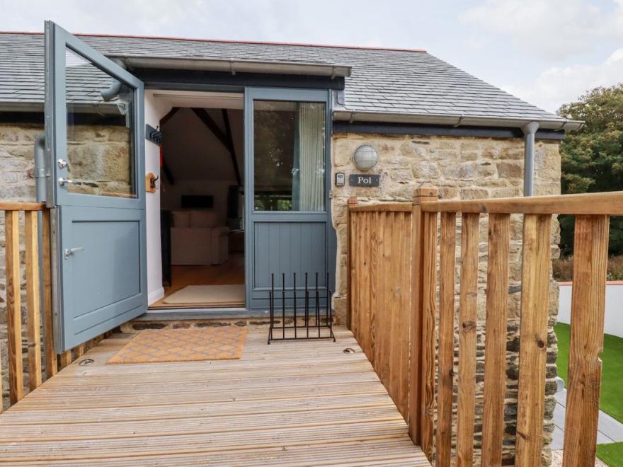 Carines Barns - Pol
