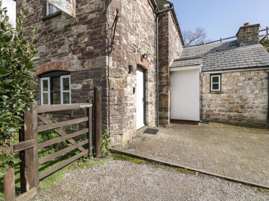 Aqueduct Cottage
