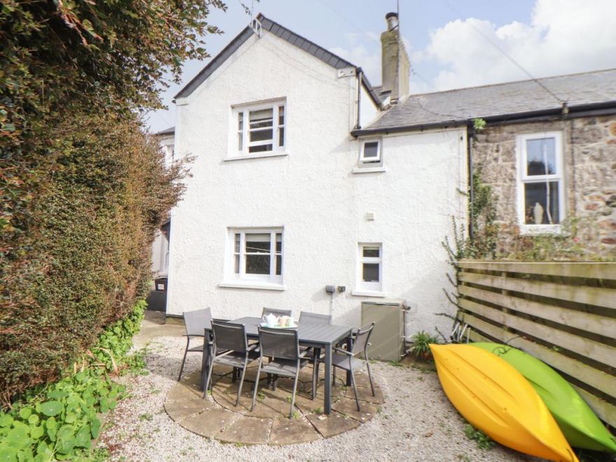 2 Chapel Place