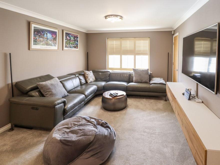 10 Mellor Way
