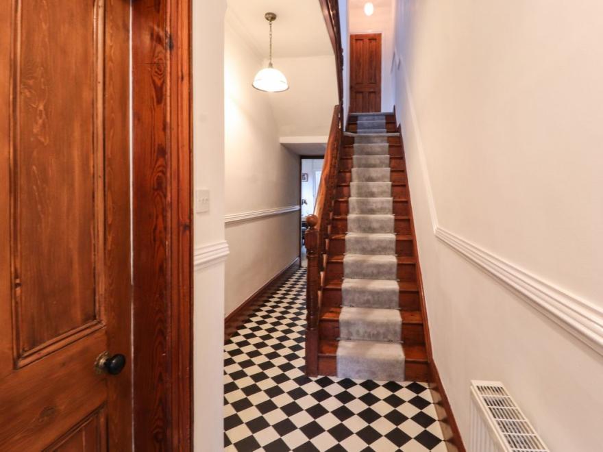 7 Lonsdale Terrace