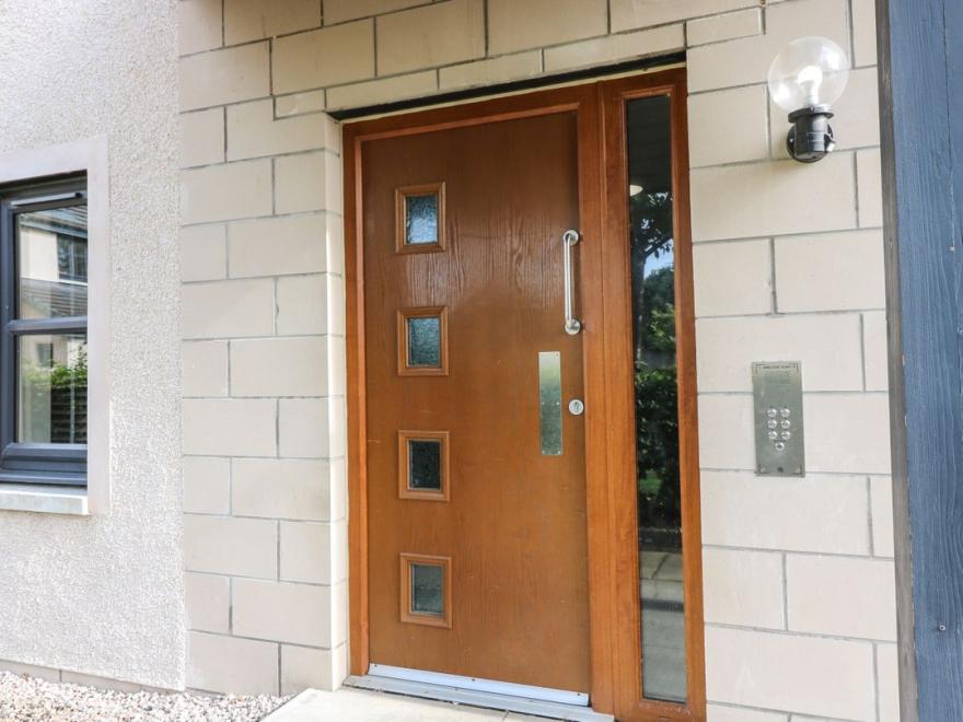 11 Ambleside Court