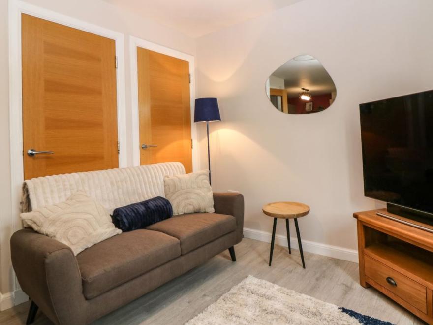 11 Ambleside Court