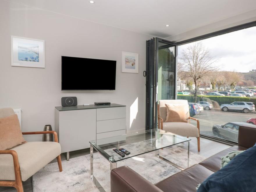 1 De Courcey House