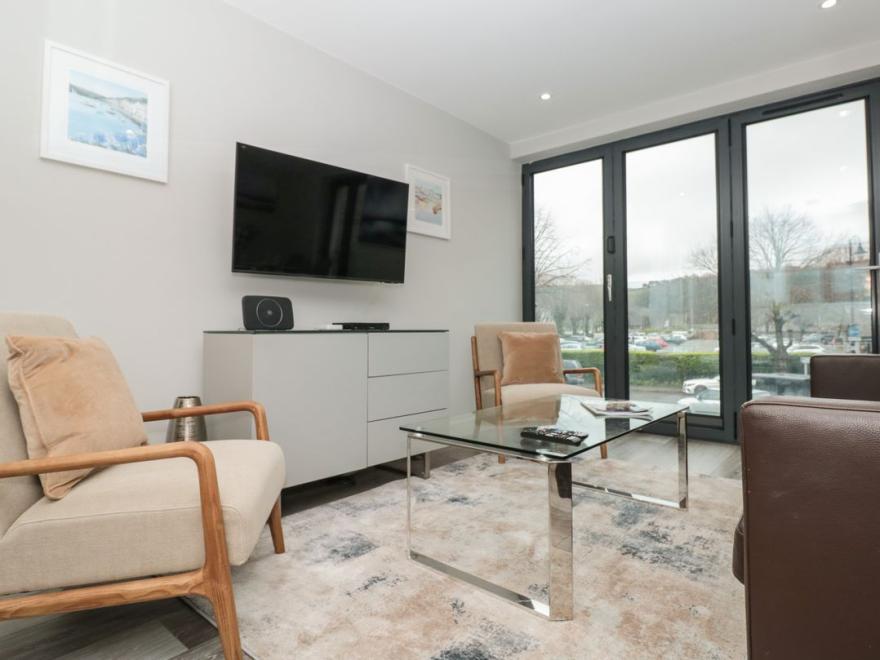 1 De Courcey House